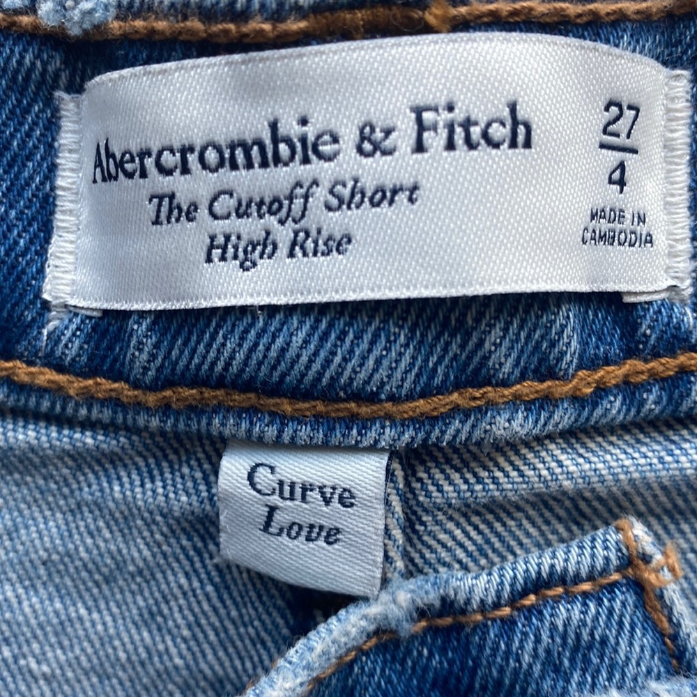 Abercrombie women’s: curve love jean shorts size 4. Hardly worn great condition